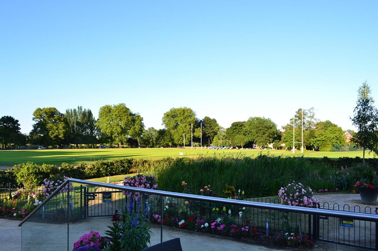 The Lensbury Resort Teddington Exterior photo