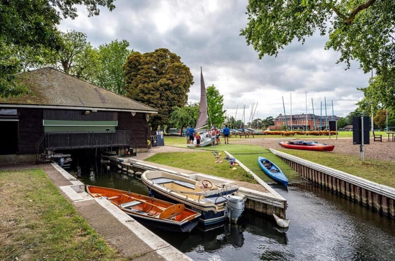 The Lensbury Resort Teddington Exterior photo