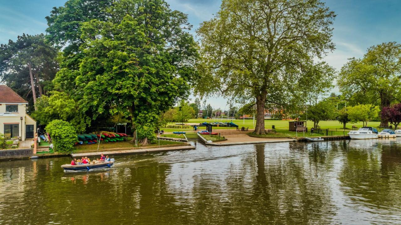 The Lensbury Resort Teddington Exterior photo